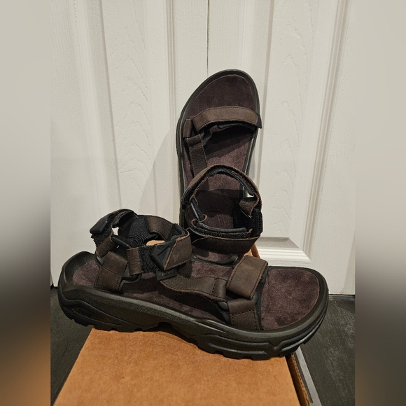 TEVA Men's Dark Brown Leather Strap Rugged Terrain Hiking Sandals Size 10 NWOT - Picture 1 of 13